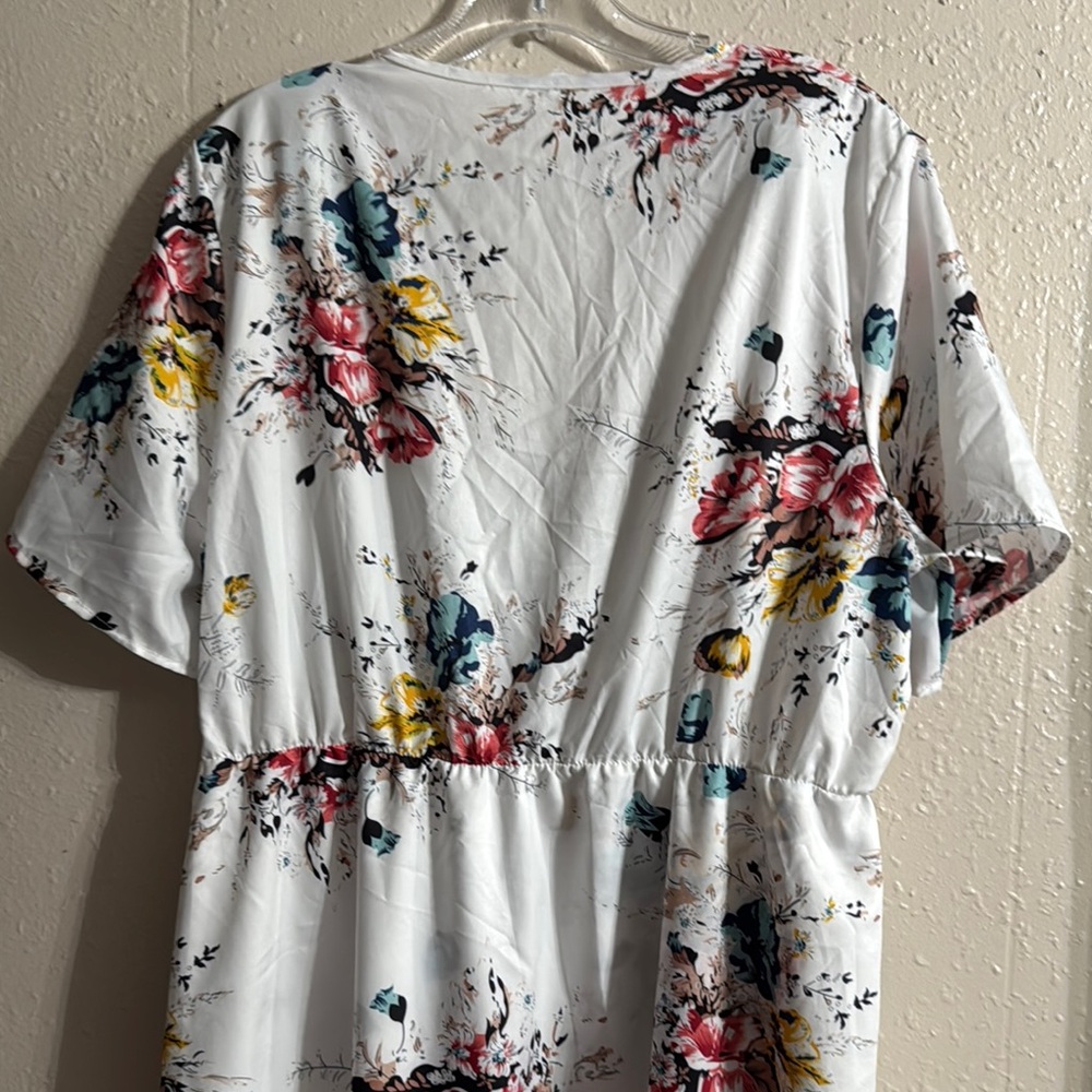Floral V-Neck Maxi Dress - Picture 5 of 7